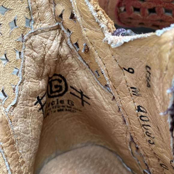 Circle G Coral Red Cutout Shortie Boots. Size 9. - Picture 7 of 9